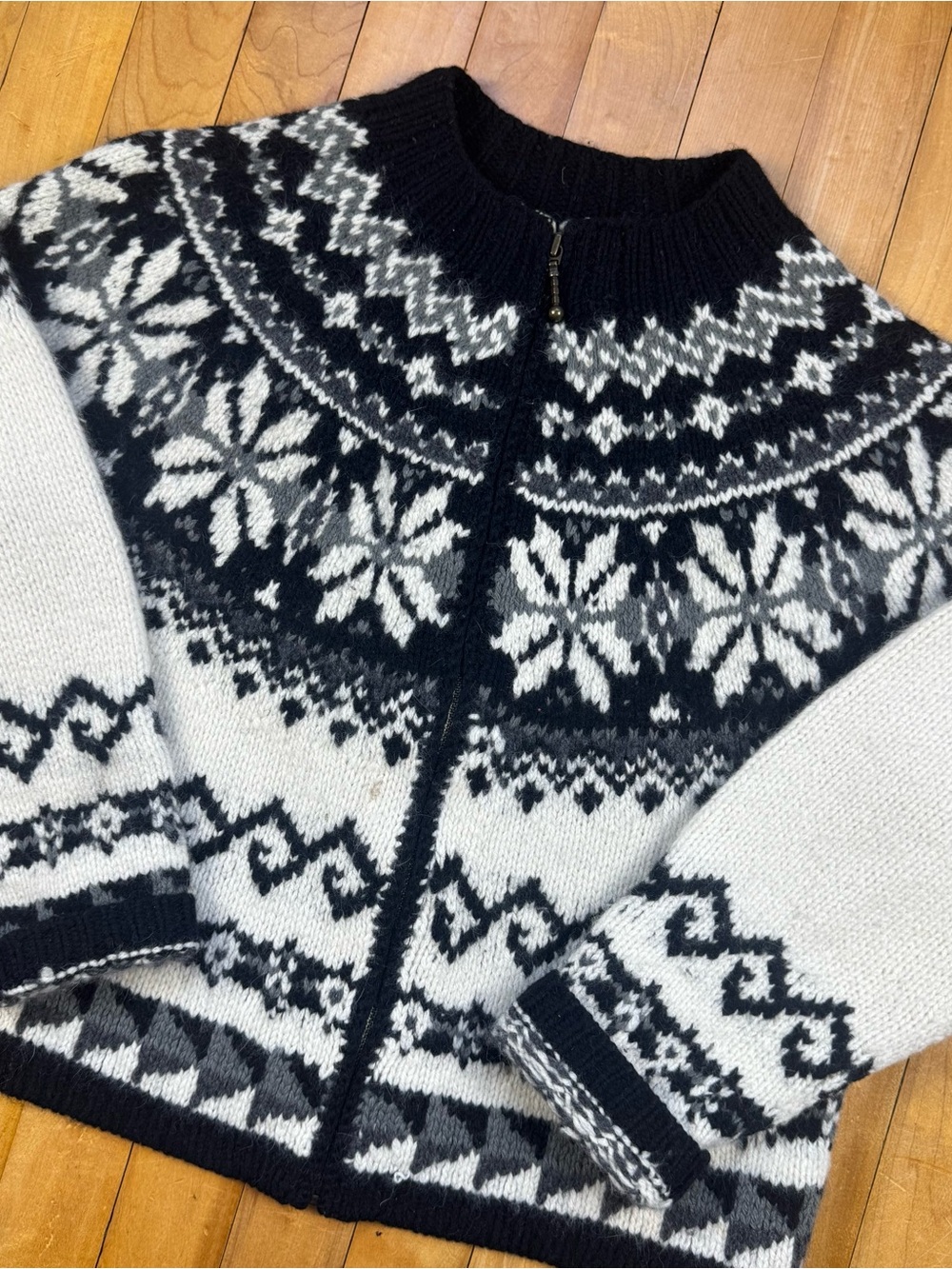 Icelandic Design Wool Cardigan Small Fair Isle Nordic Snowflake Lambswool Angora